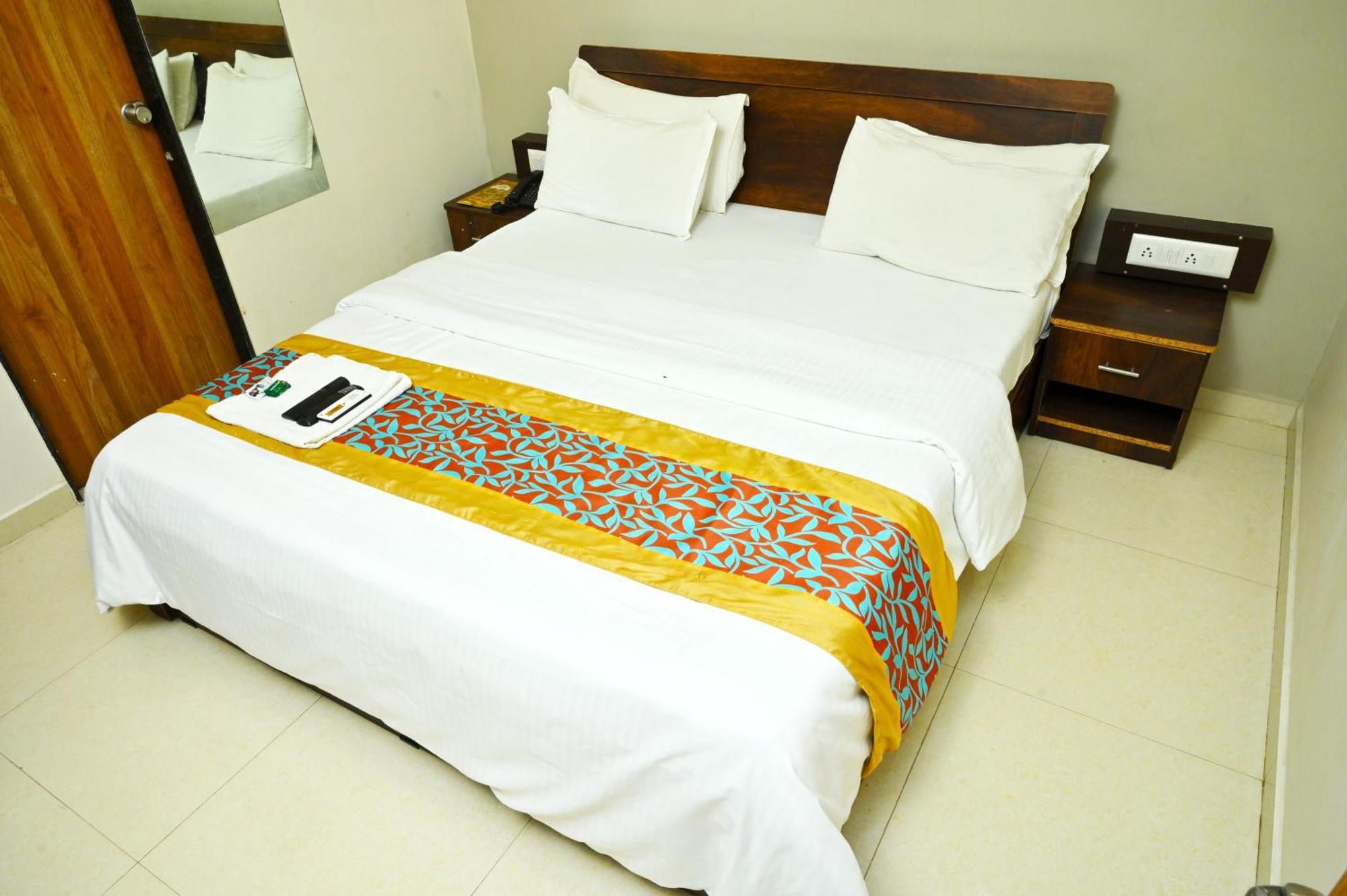 Hotel Blue Leaf Райкот Екстериор снимка